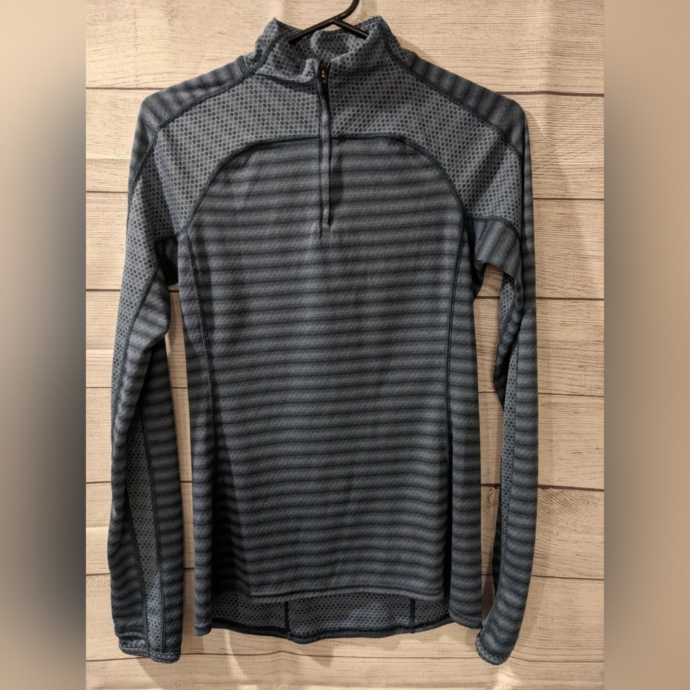 The North Face Women's Long Sleeve Flash Dry Pullover  Blue Striped - Size Small